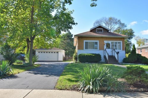 222 Riverside Dr, Villa Park, IL 60181-2732