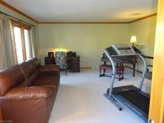 1536 Chestnut Rd, Cleveland OH  44131-3543 exterior
