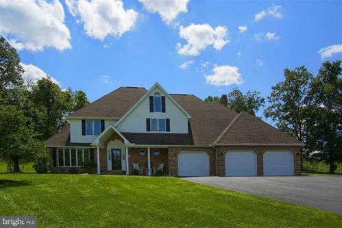 1766 Rockledge Dr, Carlisle PA  17015-9125 exterior