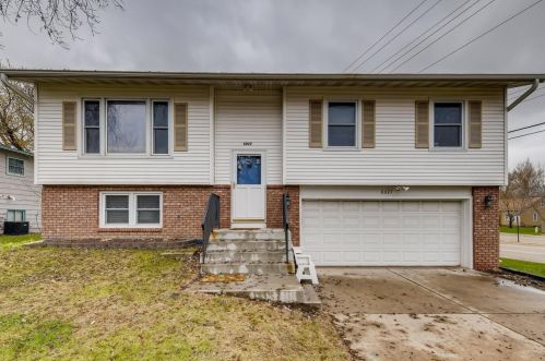 8027 Fairmont Cir, Minneapolis, MN 55432-1766
