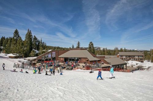 11661 Snowpeak Way, Truckee CA 96161-7094 exterior