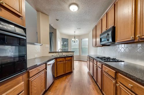 5700 Trinity Ln, Fort Worth TX  76137-5547 exterior