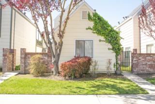 439 Benjamin Pl, Manteca, CA 95337-6524