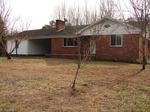 348 Oak View Ln, Asheboro, NC 27205-9004