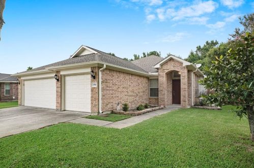 1904 Cedar Ln, Mont Belvieu, TX 77535
