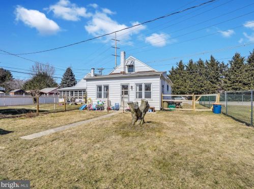 112 Fame Ave, Hanover PA 17331-1585 exterior