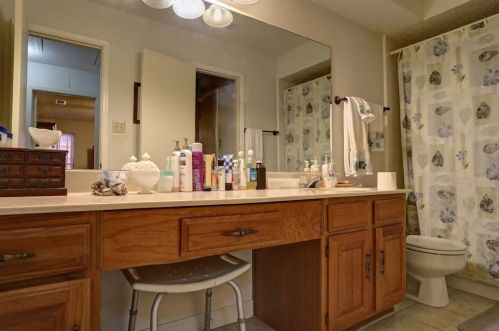 2010 Embassy Way, Carrollton TX 75006-1706 exterior