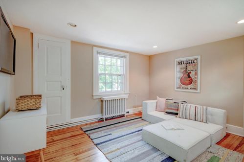 420 Allens Ln, Philadelphia PA 19119-3310 exterior