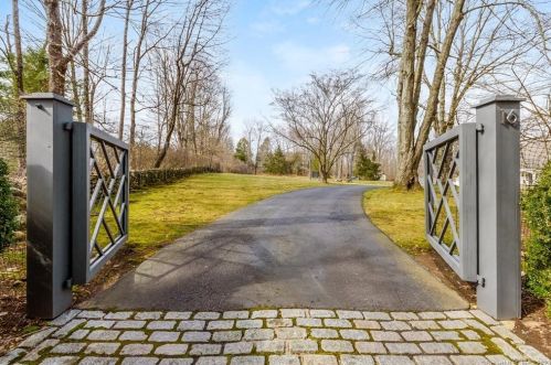 16 Overidge Ln, Wilton, CT 06897-3223