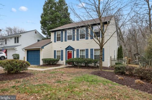 394 Kings College Dr, Arnold, MD 21012-1824