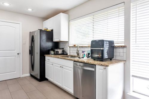 5809 Waits Ave, Fort Worth TX  76133-3326 exterior