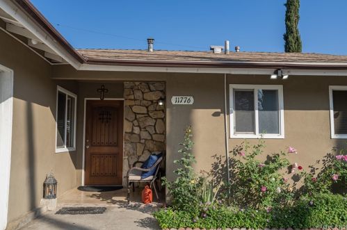 11776 Pierce St, Sylmar, CA 91342-6131