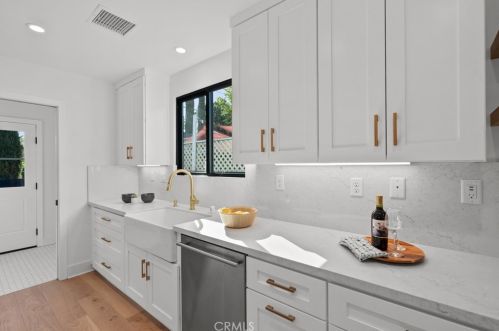 5326 Forbes Ave, Van Nuys CA  91436-1004 exterior