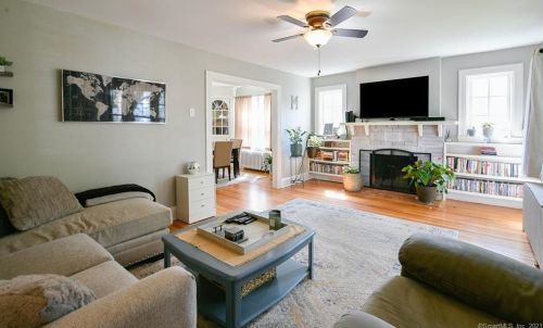 15 Giddings Ave, Windsor, CT 06095-3701