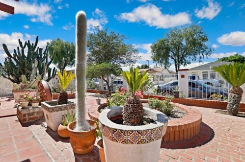 515 Townsend St, Santa Ana CA 92703-2838 exterior