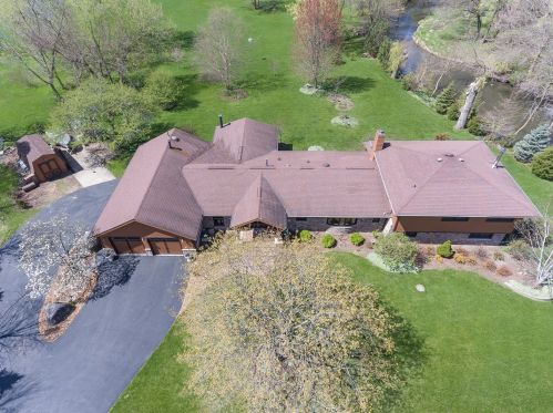 33 Willow Ln, Bristol, IL 60512-9720