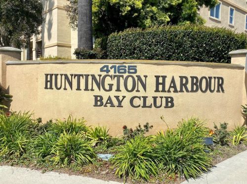 4165 Warner Ave, Huntington Beach CA  92649-4255 exterior