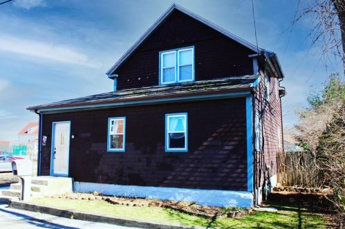 24 Steele Ave, Warwick, RI 02889-2727