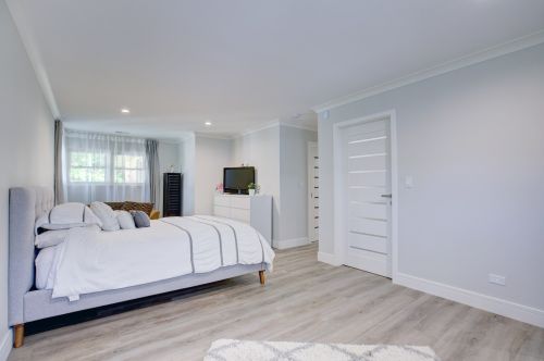 6906 Jarvis Ave, Niles IL  60714-4016 exterior