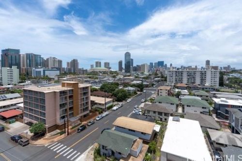 2100 Date St, Honolulu HI  96826-4033 exterior