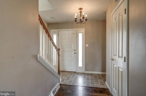 30 Talon Dr, Ephrata, PA 17522-8764