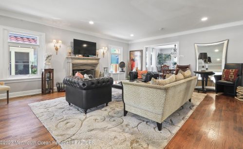 302 2nd Ave, Tinton Falls NJ  07712-6132 exterior