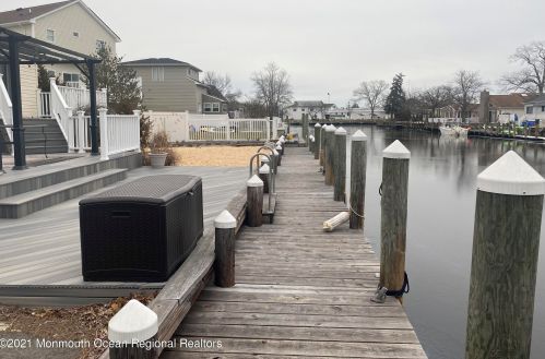 721 Chesapeake Dr, Lacey, NJ 08731-5213