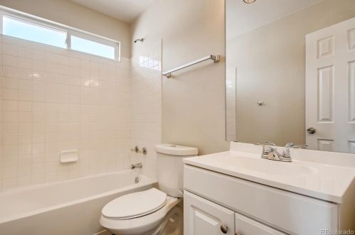 5684 Quemoy Ct, Aurora CO 80018-3133 exterior