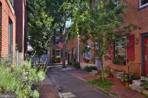 401 Iseminger St, Philadelphia PA  19147-1113 exterior