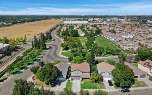 419 Violet Pl, Tracy, CA 95377-8321