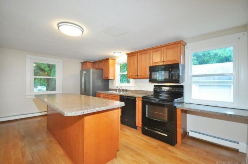 77 Pierson Ln, Windsor CT  06095-2000 exterior