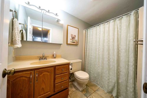 115 Fieldstone Dr, Londonderry NH  03053-2709 exterior