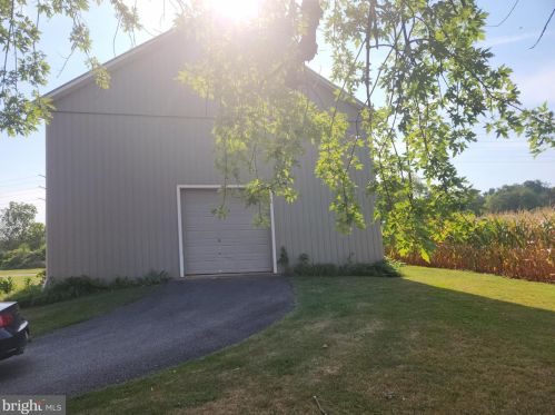 750 Summit Dr, Lancaster PA  17601-1152 exterior