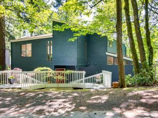 728 Cheltenham St, Portland OR  97239-7011 exterior