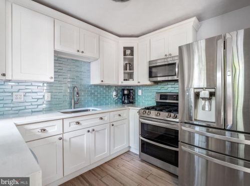 6639 Moly Dr, Falls Church, VA 22046-1833