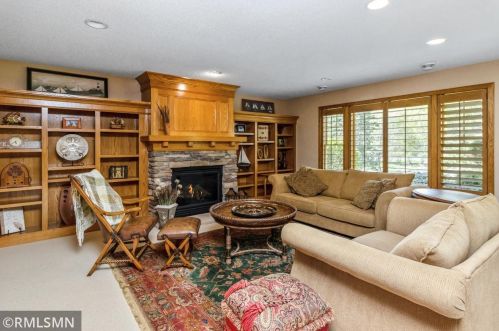 5 Hawthorne Ct, Saint Paul MN  55127-6476 exterior