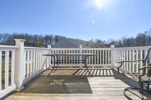 17 Woodridge Dr, Windsor Locks CT  06096 exterior