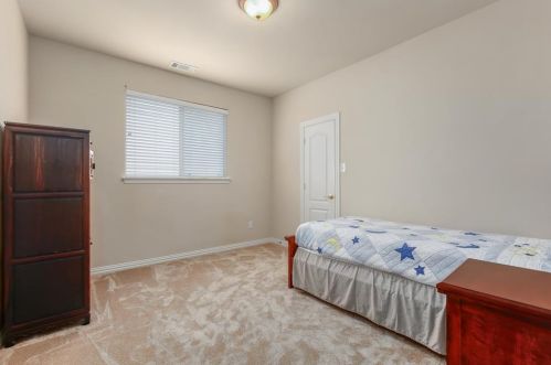 1742 Auburn Dr, Carrollton TX 75007-1452 exterior