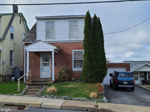79 Pine St, Ephrata, PA 17522-2134