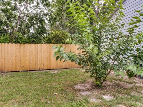 2654 Gladstone Dr, Dallas TX  75211-5315 exterior