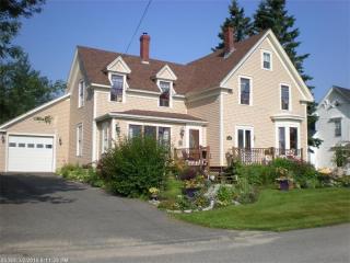 109 Washington St, Milbridge, ME 04658-3528