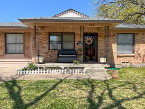 2321 Proctor St, Garland, TX 75041-2561