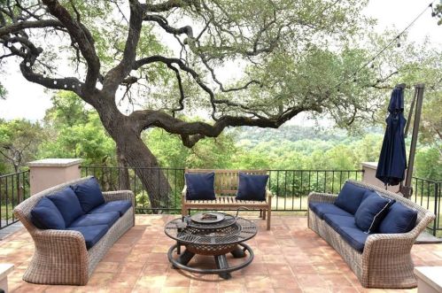 716 Commons Frd Rd, Austin TX  78733-2410 exterior