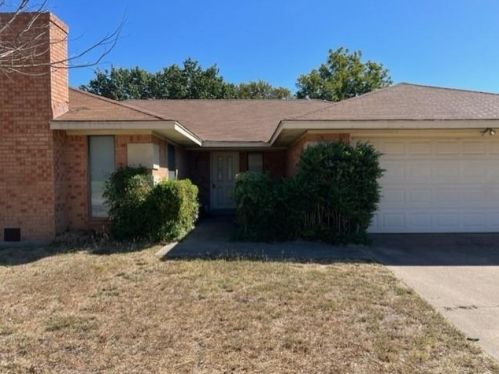 236 Lansford Dr, Fort Worth, TX 76126-4009