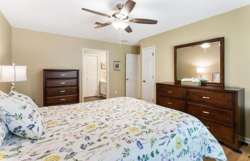 312 Hollyfax Cir, Atlanta GA  30328-5702 exterior