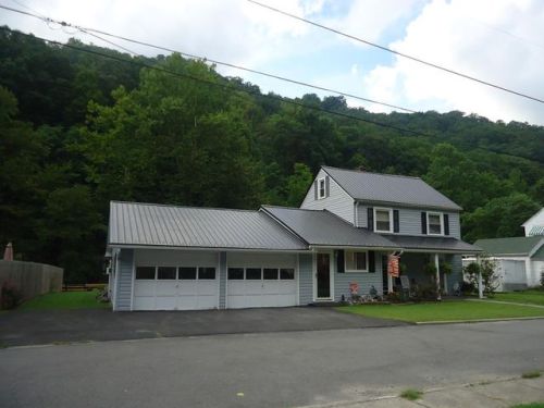 97 Lake Dr, Havaco WV  24801-2506 exterior