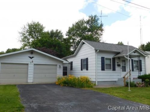 329 Henderson St, Virden, IL 62690-1529