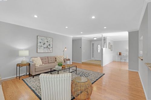 552 Alameda Dr, Livermore, CA 94551-1502