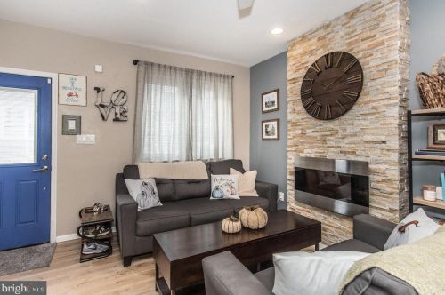 2307 Greenwich St, Philadelphia, PA 19146-4108