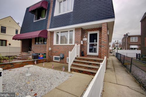 2811 Darien St, Philadelphia, PA 19148-5055